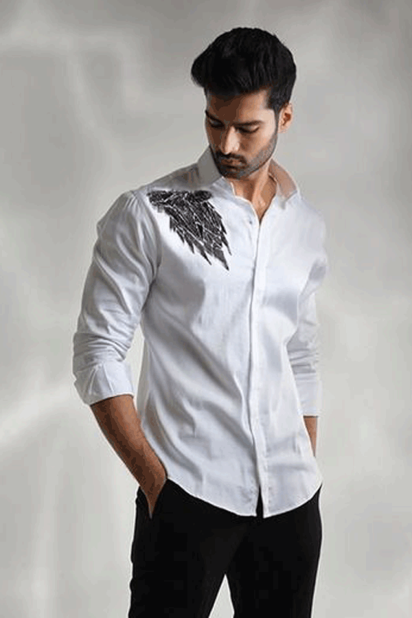 WHITE SHIRT WITH BLACK CUTDANA HAND-EMBROIDERED WOLF