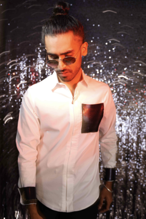 WHITE SHIRT WITH METALLIC POCKET SQUARE AND CUFF