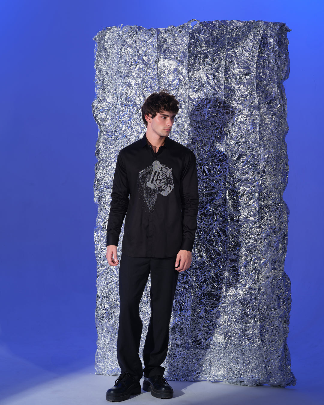 BLACK SHIRT WITH HAND EMBROIDERED SILVER POTH CENTER TIGER FACE