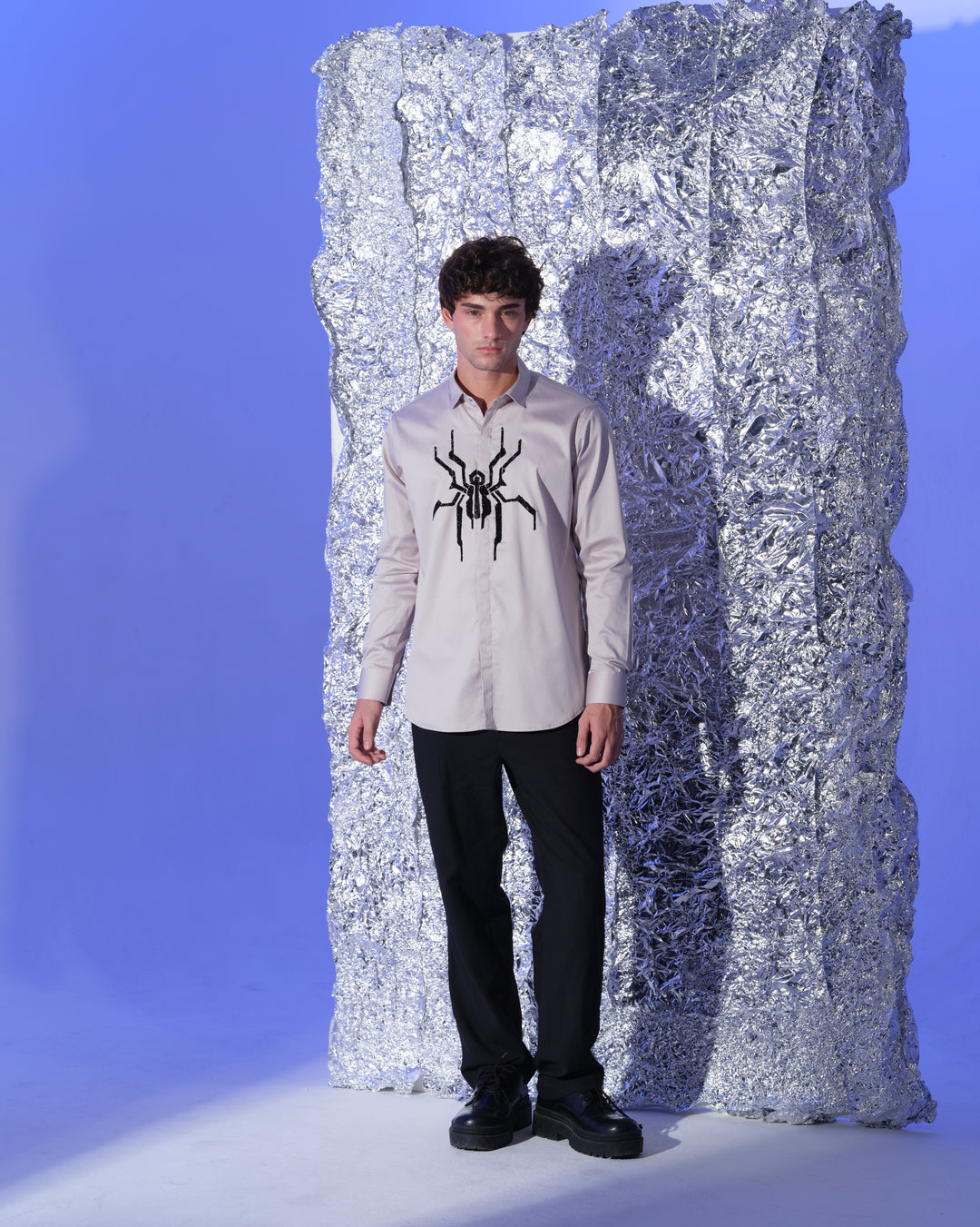 GREY SHIRT WITH HAND EMBROIDERED BLACK CUTDANA CENTER SPIDER