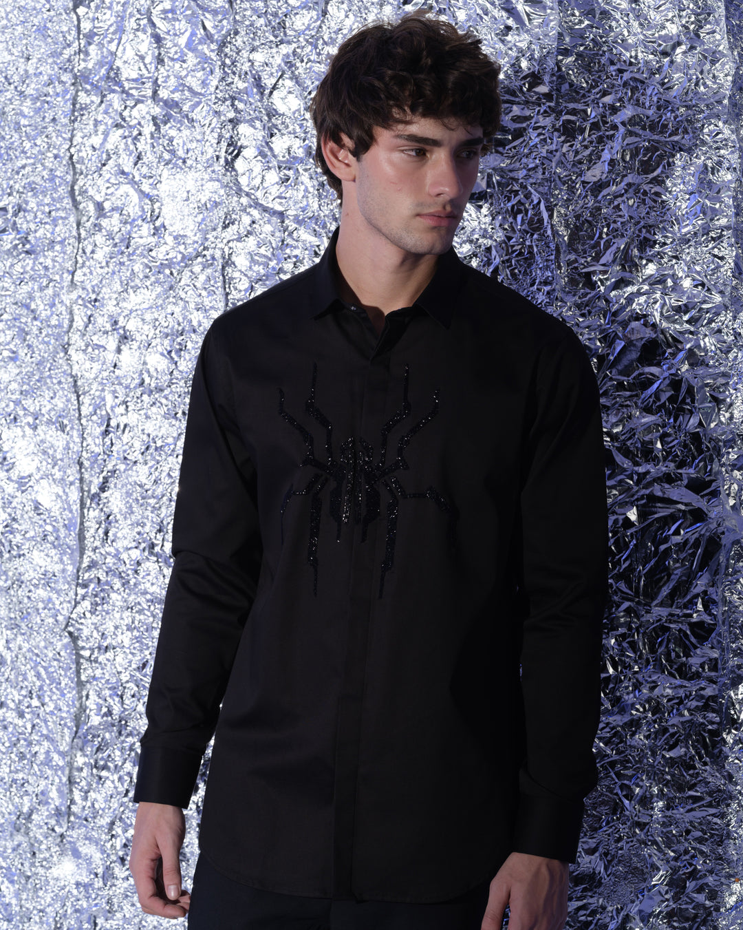 BLACK SHIRT WITH HAND EMBROIDERED BLACK CUTDANA CENTER SPIDER